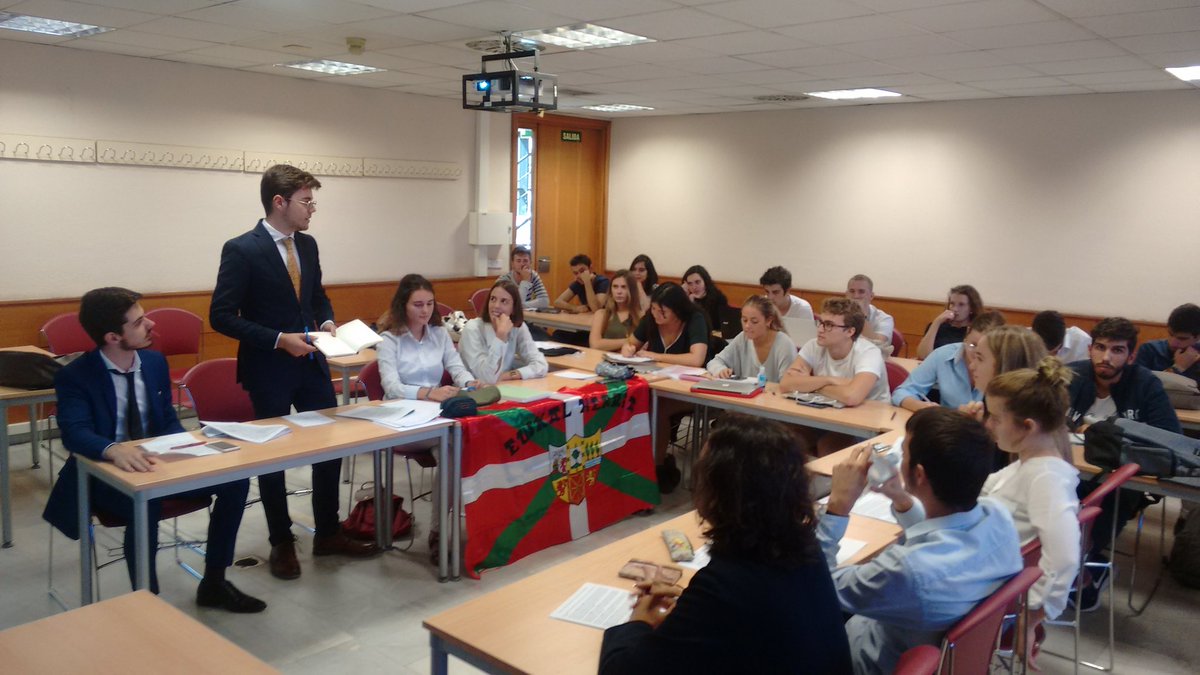 jmcalvillo77's tweet photo. #DebatesUC3M Debatiendo PNV y AP sobre la territorialidad del Estado en 1978. Saltan chispas! @gobtonic @uc3m @DeleCCSSJJ https://t.co/7YY6ifAjlU