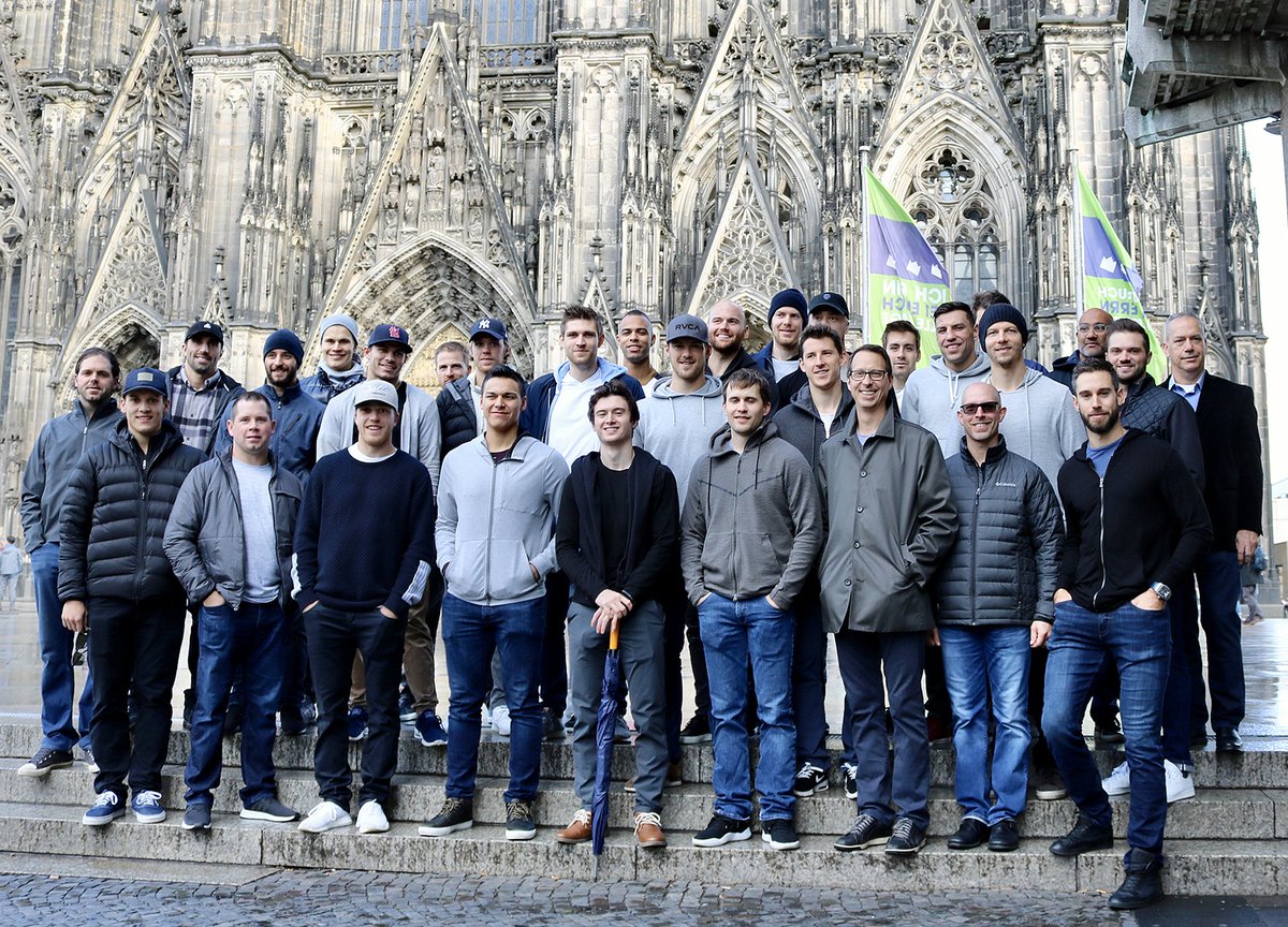 Culminating in a group photo at the Cathedral. #NHLGlobalSeries