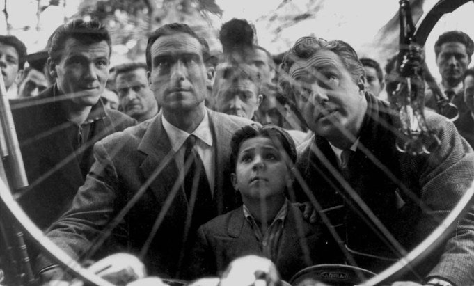 Celebrating <a href="/velomuseumbxl/">Velomuseum.Brussels</a> we screen movies with bikes from 03.10: bit.ly/vivelevélo 🚴🏽‍♀️🚴🏽‍♂️🚲