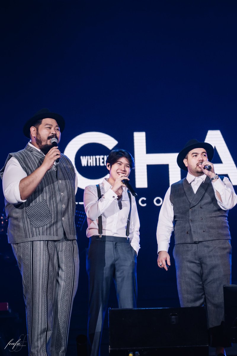 feafafeafa's tweet photo. ณ จุดนั้นที่ต้องบอกว่า น้องยังไม่ค่อยอยู่ในจุดสนใจของเราเท่าไหร่ แต่สุดท้าย #หน้ากากนางอาย ก็ทำให้ได้มาชอบในความสามารถที่เขามี
#อะตอมชนกันต์
#Atomoatom
#4Chairs
#4Chairsconcert
#whitehaus2
#feafafeafa https://t.co/YPCFgCz1Fx