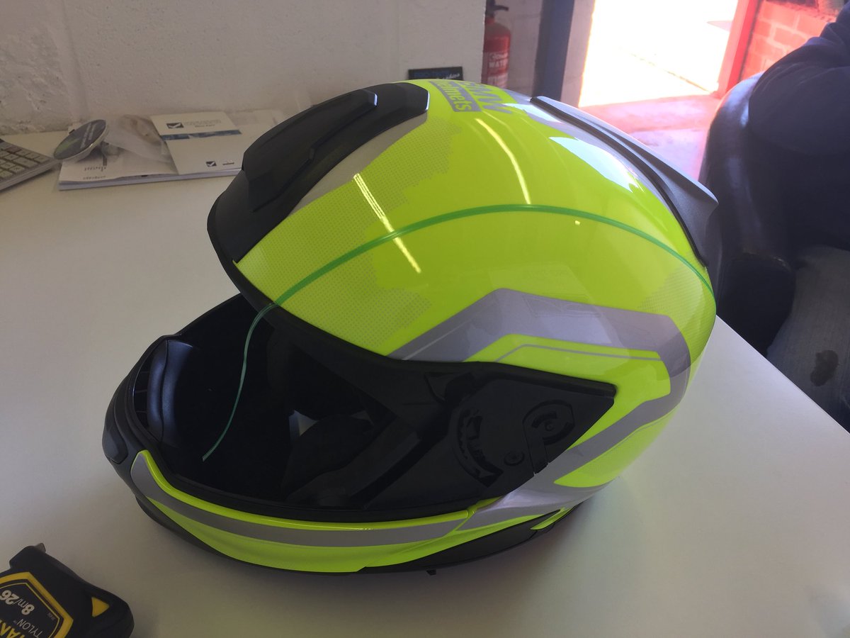pro_tints's tweet photo. #3mwrap #3m1080 #knifeless  #knifelesstape #bmw #helmet #wrap #satingrey https://t.co/1AtedMAGz7 https://t.co/TynfsAxmxZ