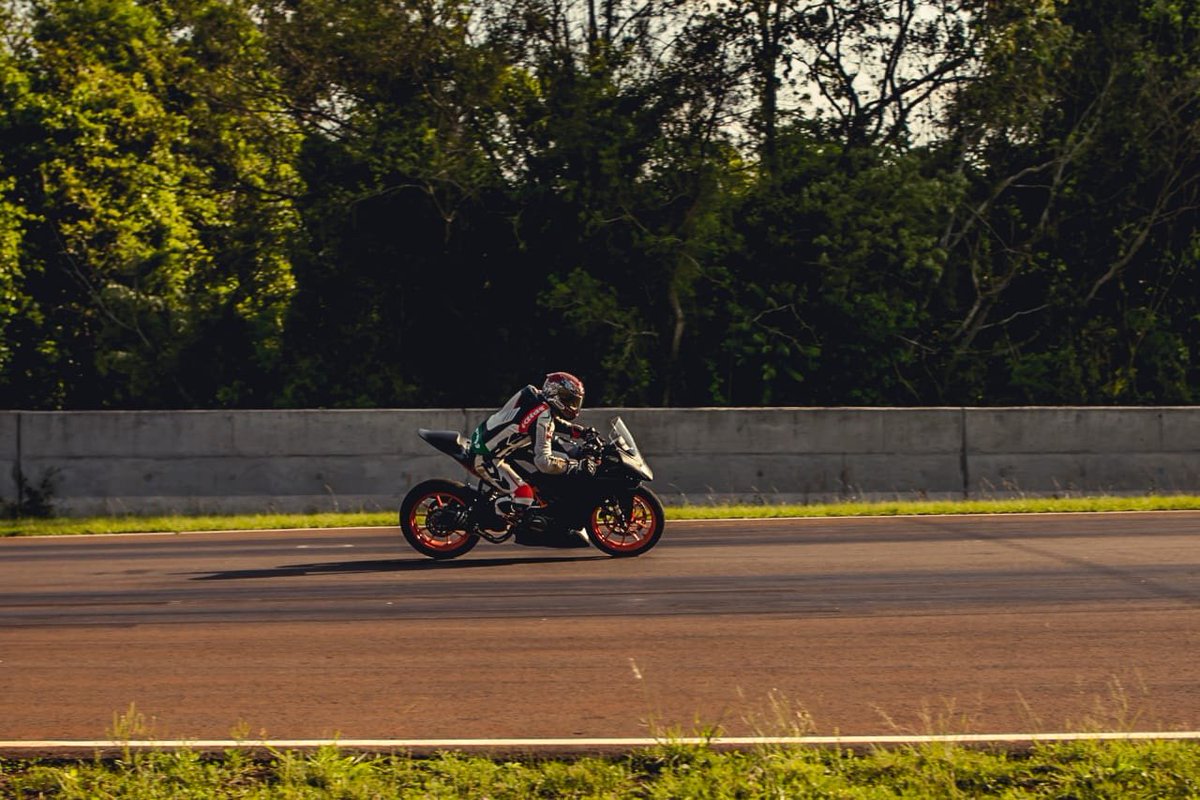 NexoSportMnes's tweet photo. Como es habitual todos los meses, se desarrolló el sábado otra jornada de giros libres de #motos de pista en el Autodromo Ciudad de Oberá. El evento fue organizado por el Grupo de Amigos de las Motos de Pista de Oberá. >>> https://t.co/MgTp5zToC6 https://t.co/nzv5cztbj9