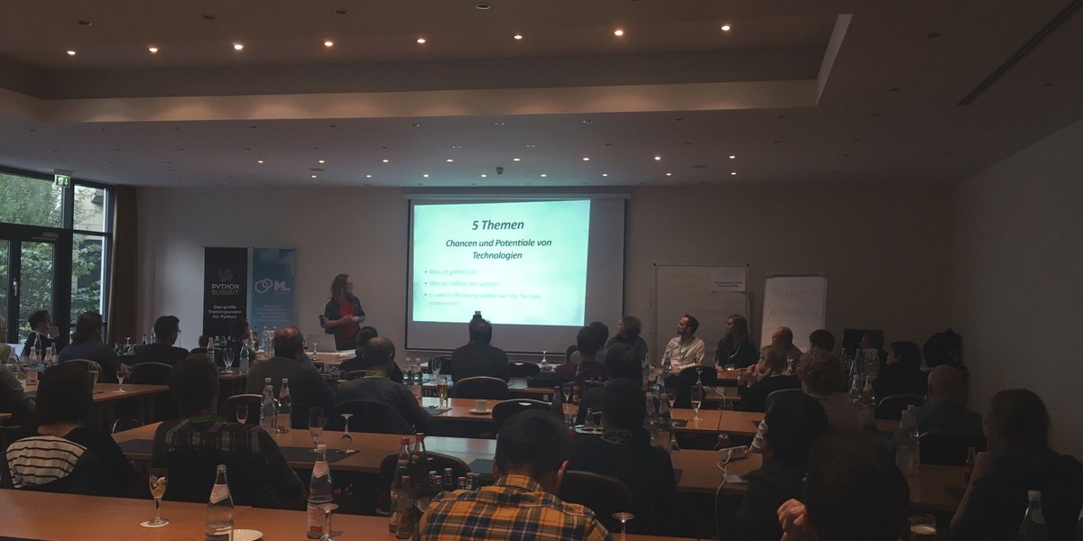 MLSummit_DE's tweet image. Full house beim gemeinsamen #MLSummit_DE & #Python_Summit Speaker Panel zu „#KI - Utopie oder Dystopie“ mit @DJCordhose @s__fischer @VolkerJaenisch @joerg_schad Michael Zickert und Michael Neitzke!
