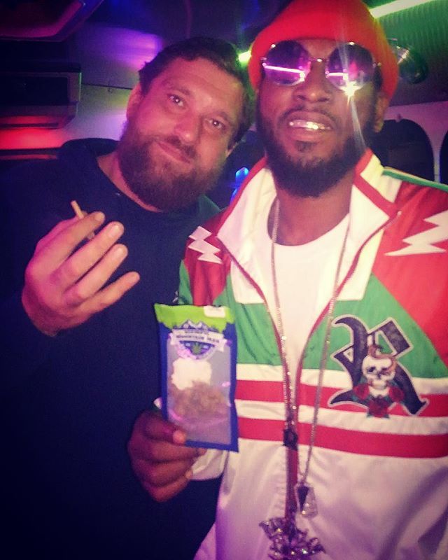 Messin’ wit dat Indo’ weed @regimegeneral #yukmouth and <a href="/theluniz/">chris</a> at @thebrothersgemini this weekend was lit! 🔥🍁🎼 #theluniz #thebrothersgemini #OMMmoment #OMMF #ommfarm #olympicmountainmanfarm ift.tt/2P2kiHA