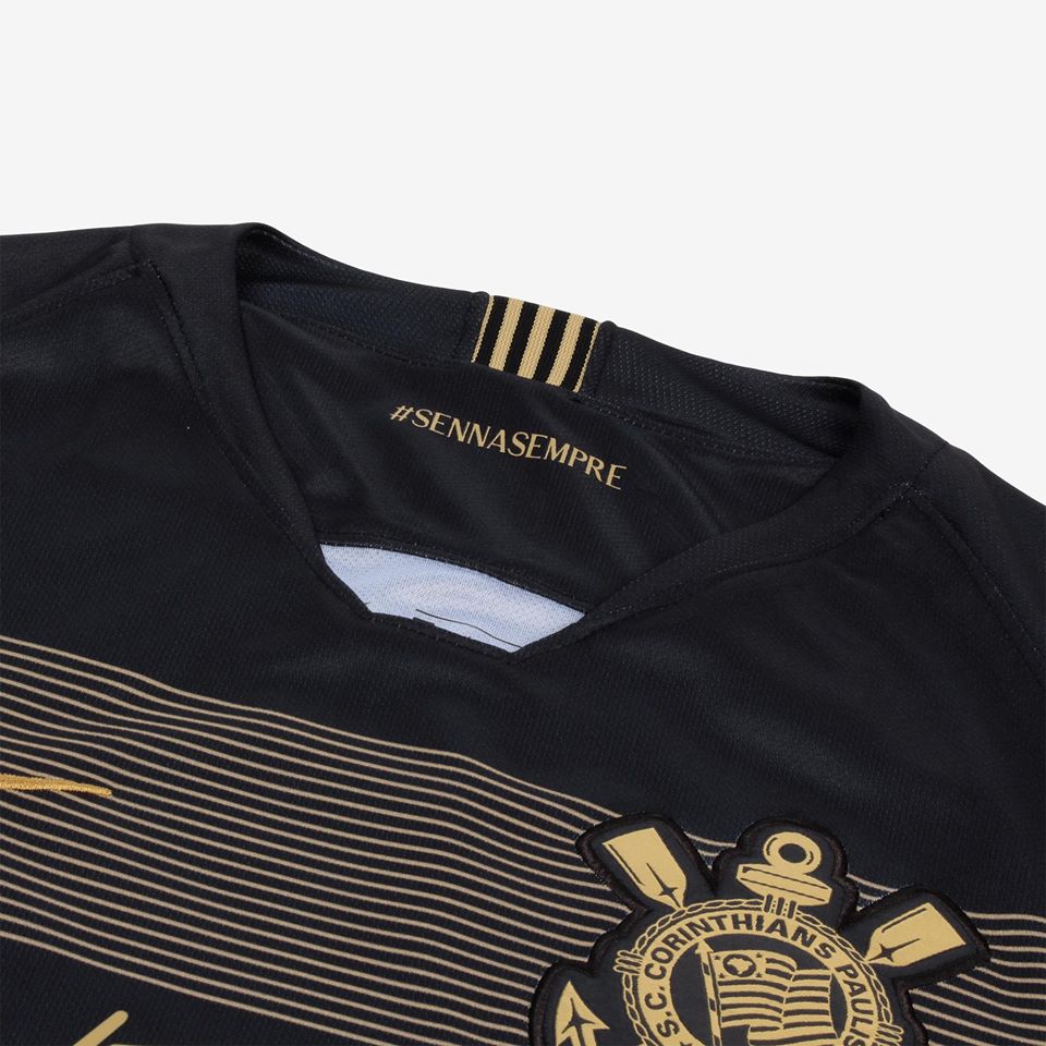 Yayo_F1's tweet photo. Hola. Solo venía a deciros que en unos días ya es mi cumple y de paso quería enseñaros la preciosa equipación del @Corinthians (guiño guiño codazo). https://t.co/mEdjxga4BE