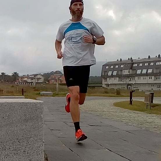 igorpereda's tweet photo. Consolidando los dos kilos de menos después de una gastroenteritis!!! 😝😂
#triatletabarbudo #barbudo #triatlon #beardedtriathlete #bearded #triathlon #corazondoloto https://t.co/fpAYRwgSPJ https://t.co/OoBg501EGU