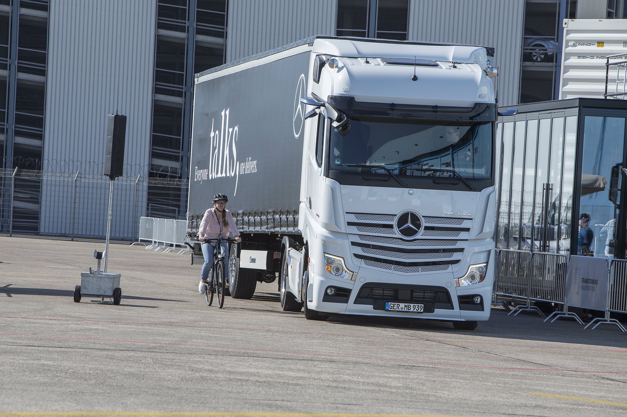 Mercedes-Benz Trucks 2100