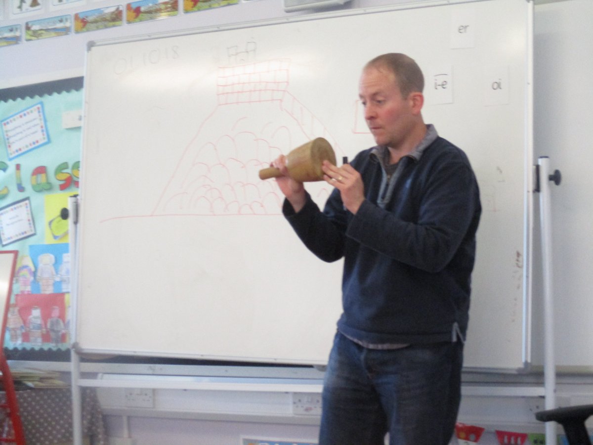 P2WCockenziePS's tweet photo. P2W had a great time learning about how castles were built from Theo's Dad. @Mchapelproject We can't wait to try to build a castle we can fit inside. @CockenziePS https://t.co/5IOhwB30ax