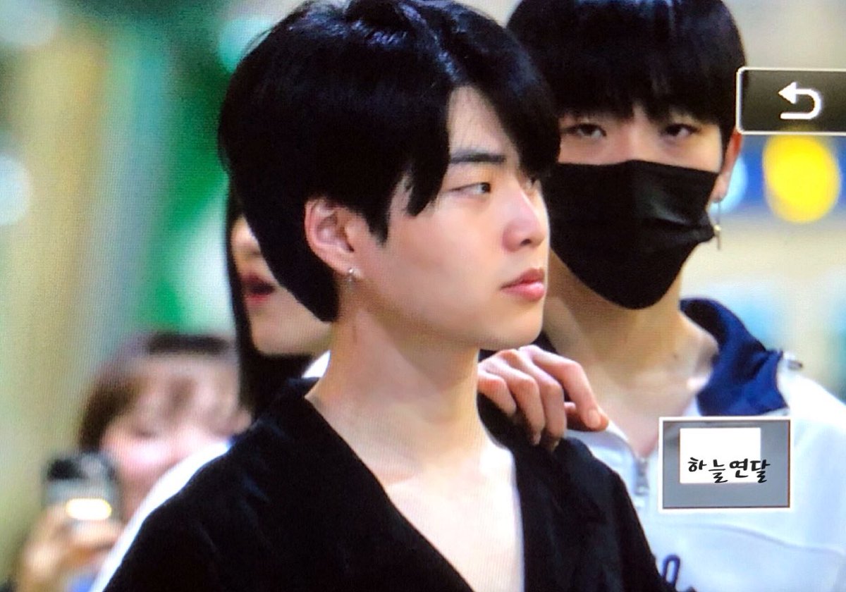 19961021com's tweet photo. 181001 입국 프리뷰

고생해써 민석아( > ◡ < ) 푹 쉬어 💙💜

#바시티 #VARSITY #시월 #XIWEOL 
@varsity_2017 https://t.co/q3DYW9AOcb