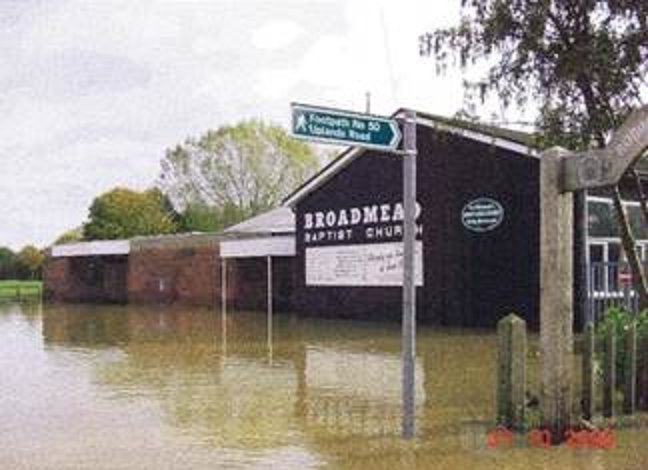 On Tuesday 9 October, we’ll be at #Broadmead Baptist Church, Chigwell Road, #Woodford, IG8 8PE, 3-7pm. Come and find out about what we do, the local flood risk and how you can prepare for winter. #RiverRoding #RodingValley #Floodaware