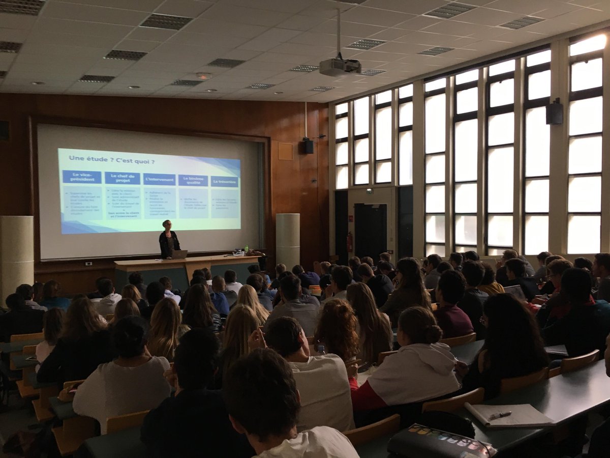 N7Consulting's tweet image. Première formation dispensée à nos pious sur le suivi de projet ! Salle comble, les 1As sont motivés 😃 #N7Crew #RFP