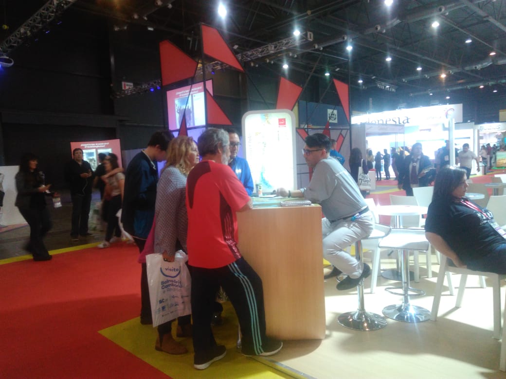 SernaturXII's tweet photo. Una vez más nos encontramos participando en la #FIT2018, promocionando y posicionando el destino Magallanes y la Antártica Chilena en la feria más esperada de Latinoamérica. #ChileLoHacemosTodos #PatagoniaChilena #MagallanesAlMundo https://t.co/DJ4pXCXxqi