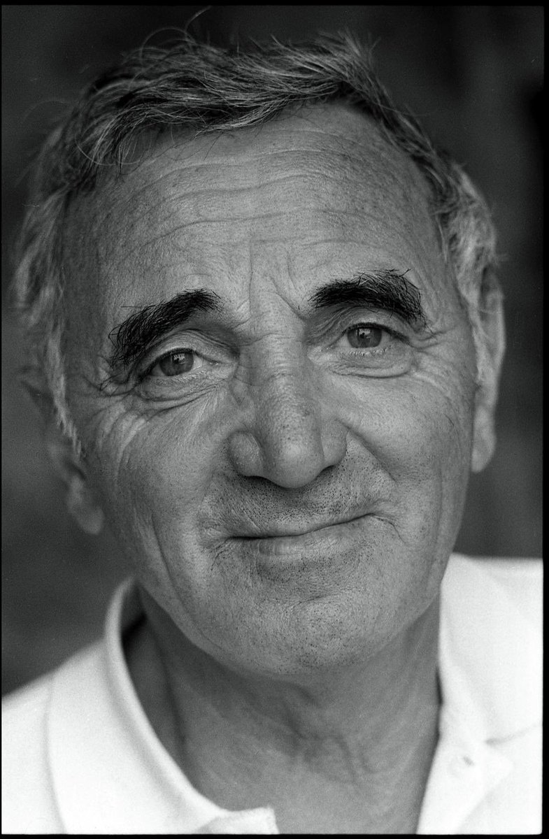 Adri_Berti's tweet photo. Hier encore sur la route du retour du week-end je l’écoutais .... RIP M. Aznavour #Aznavour https://t.co/k6Hq6BTNKr