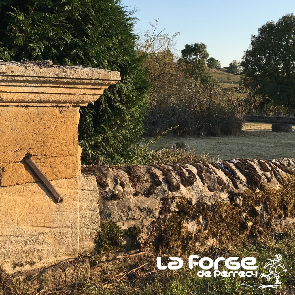 LaForgePerrecy's tweet photo. L’automne peut s’installer et l’hiver arriver, @laforgedeperrecy gardera toujours un bout de soleil à partager au bord de l’Oudrache, niché en ses vieilles pierres du XIXè siècle... #bourgogne #saoneetloire #charolais #cucm #perrecylesforges #oudrache https://t.co/nqXiUBzKrX