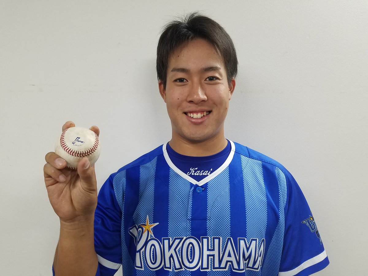 今日のウィニングボールはプロ初登板を終えた笠井選手の手中に。 最終