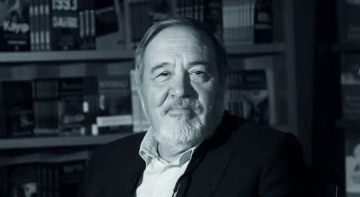 Ben öğrencilerime, sabah kahvaltıyı birlikte yapamayacaksanız, masal anlatamayacak ya da dua okuyamayacaksanız, akşam yarım saat konuşmayacaksanız çocuk doğurmayın diyorum. Artık anne babalar para kazanıyor, çocuğuna her istediğini alıyorlar ama yanında yoklar.

İlber Ortaylı