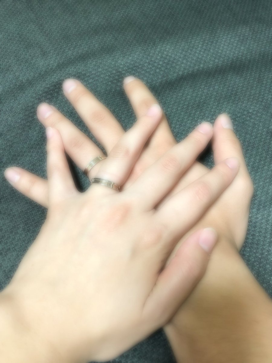 LiSA86961640's tweet photo. 突然ですがみなさんにお知らせです。
実は4月に婚約して9月23日うちの誕生日で入籍をしました！LiSAッ子カップルからLiSAッ子夫婦になりましたが対応は変わらず夫婦共々これからもよろしくお願いします！ https://t.co/2ErAwLxktw
