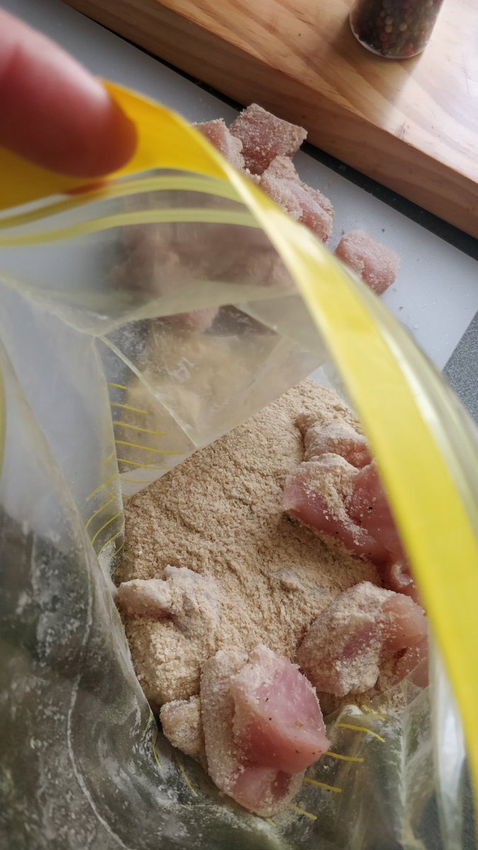 mamenflow's tweet image. Hay que rebozar en pan rallado. Si no queréis ponerlo todo perdido, éste es un buen truco... #TrucoFlow