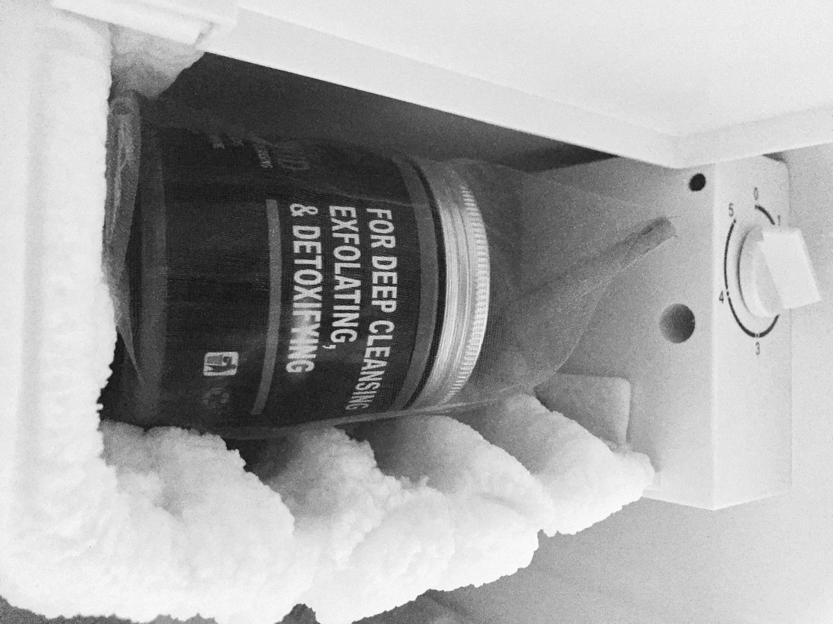 Ebonyfacebeauty's tweet image. Regulate oiliness to prevent clogged pores by using our exfoliating mask 
#exfolatingmask #skincare #regulatedmod #regulate