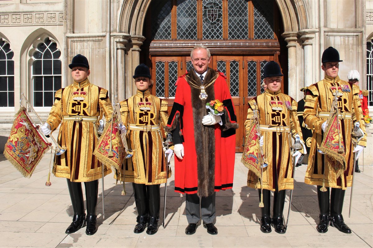 cityoflondon's tweet photo. Lord Mayor Elect Alderman Peter Estlin pictured in front of @GuildhallLondon shortly after his election. https://t.co/x8jdQAVWcB https://t.co/j8cWCixtyM