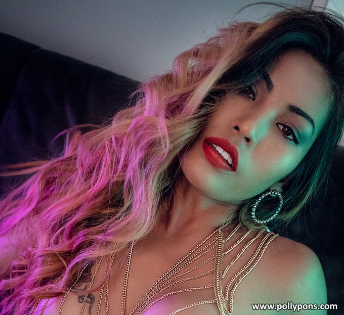 Watch Polly Pons (Poopea) Official 🇫🇷 🇹🇭's leaked NSFW photo on TwXstars