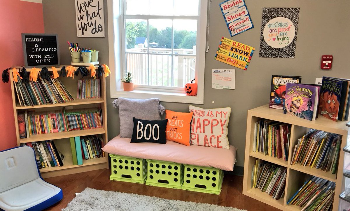 MissCasey_LPS's tweet photo. My favorite part of our classroom got a little Halloween makeover 👻 #HappyOctober 🎃 https://t.co/rckdHH0Mop