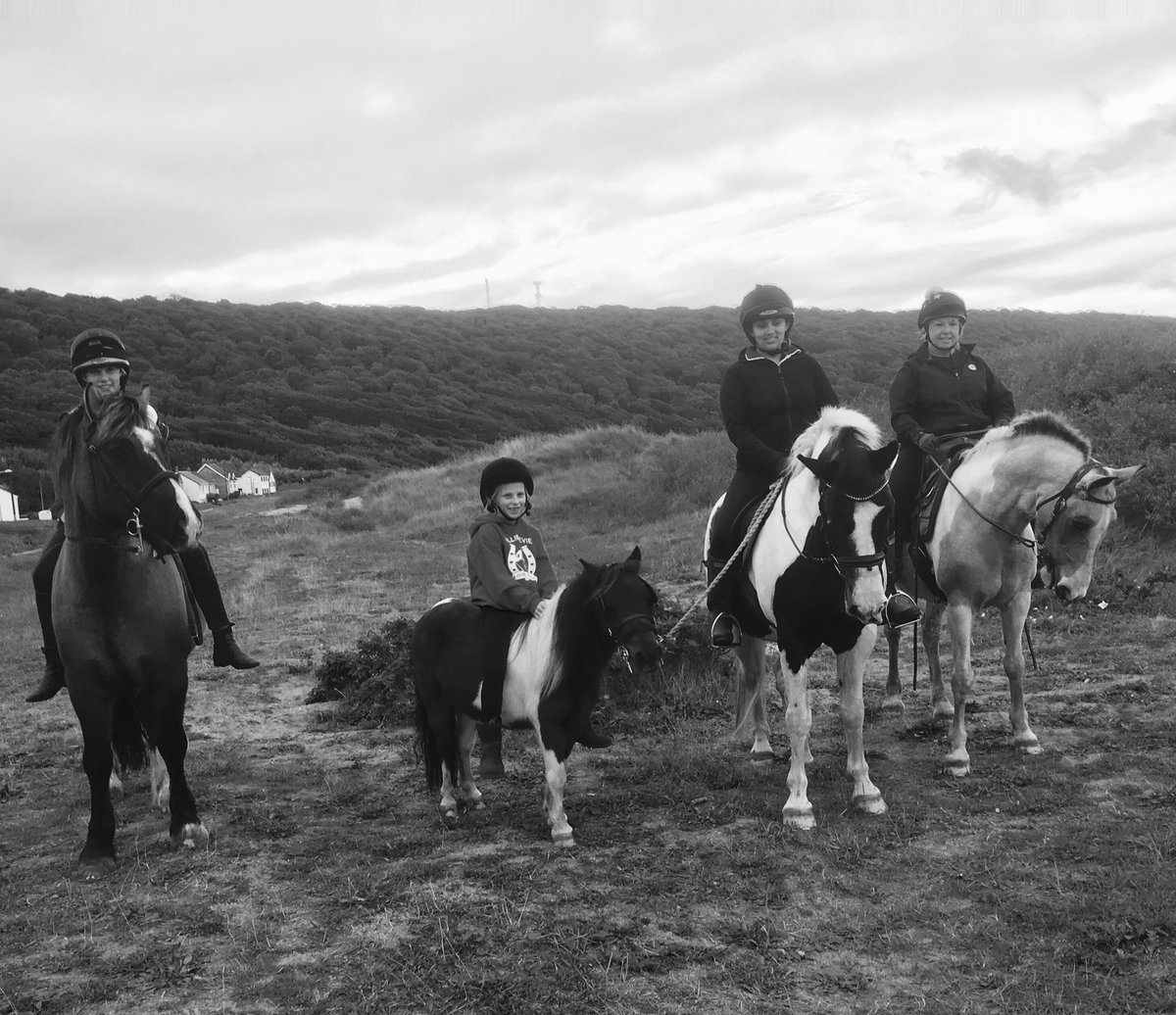 S4nd1es's tweet photo. Beach ride #horses #family #friends https://t.co/1jClC5G9hN