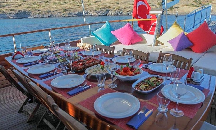 boatafloatuk's tweet image. 'Golden Glory' the 80ft Gulet available for skippered charter, accommodating up to 12 guests for just £600.00 per day!
The perfect way to explore the Turkish riviera.

#bodrumyachtcharter #turkeyyachtcharter #gulet #guletcharterturkey #turkishrivieralife