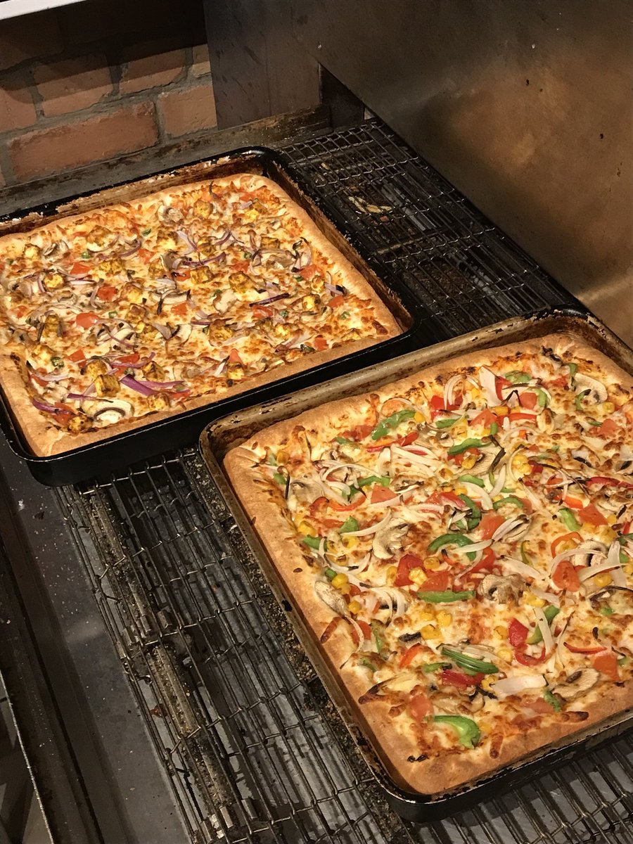 SquarePizzaCo's tweet photo. #SayNoToRound https://t.co/VchOZP4pUh
