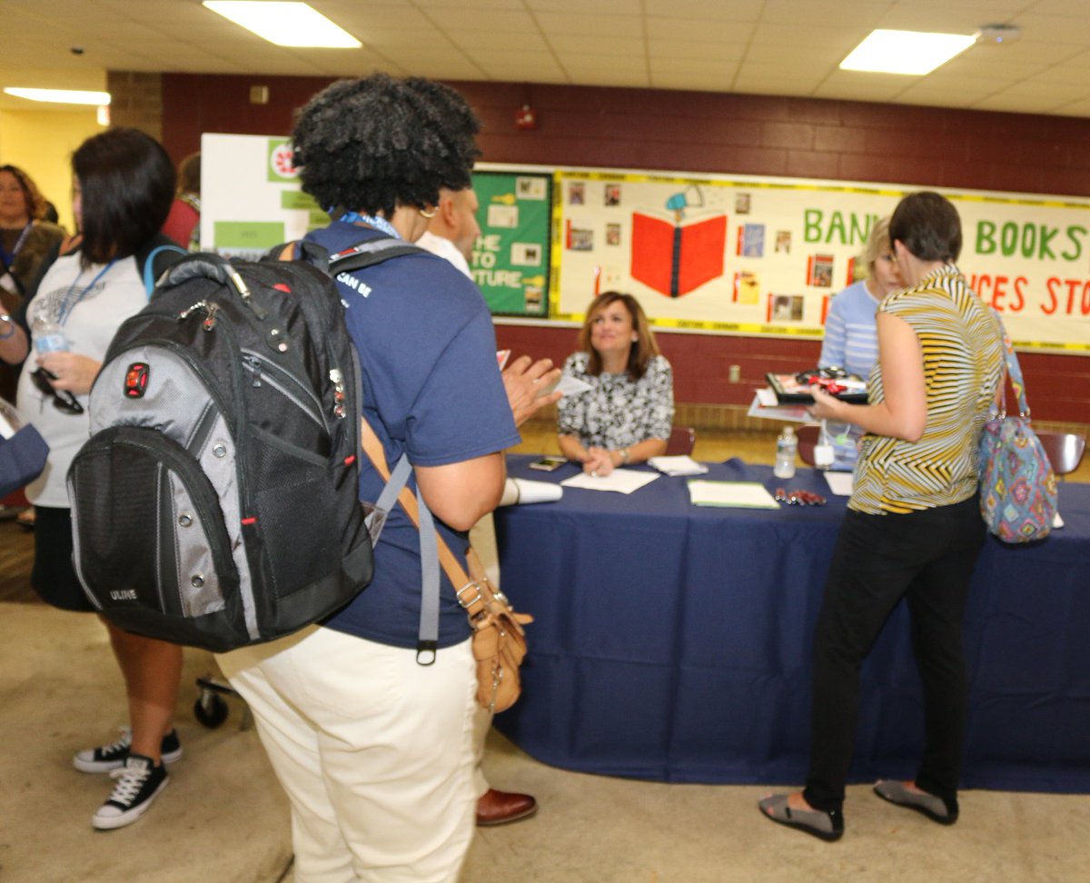 hickoryschools's tweet photo. Thank you to all the wonderful vendors who participated in the HPS Curriculum Conference! #hpspartners #hickoryschools https://t.co/G0KTgu9vA2