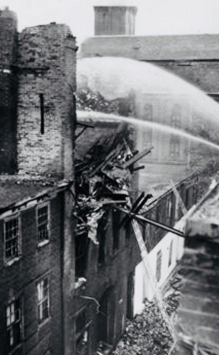 BostonFire's tweet photo. 54 years ago today on Oct. 1, 1964, 5 Boston FF’s were killed when a 5-alarm fire ripped through a vacant building at 34 Trumbull St. in the So. End causing a wall to collapse. 1 civilian was killed. @CityOfBoston @marty_walsh @ChiefJoeFinn @LOCAL_718 @BostonSparks https://t.co/RqGnDBxCnI