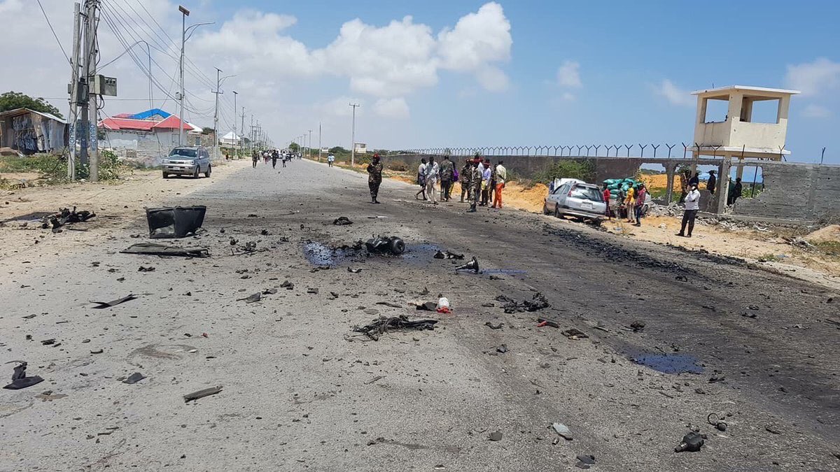 LeFemme254's tweet photo. Somali Police officer confirmed that the SBVIED was Hit an Italian military convoy. At least 2dead &amp; 5 others injured according to Ambulance services.
pictures taken from the scene shows the wreckage of Italian convoy https://t.co/Sdu6LS0DAC