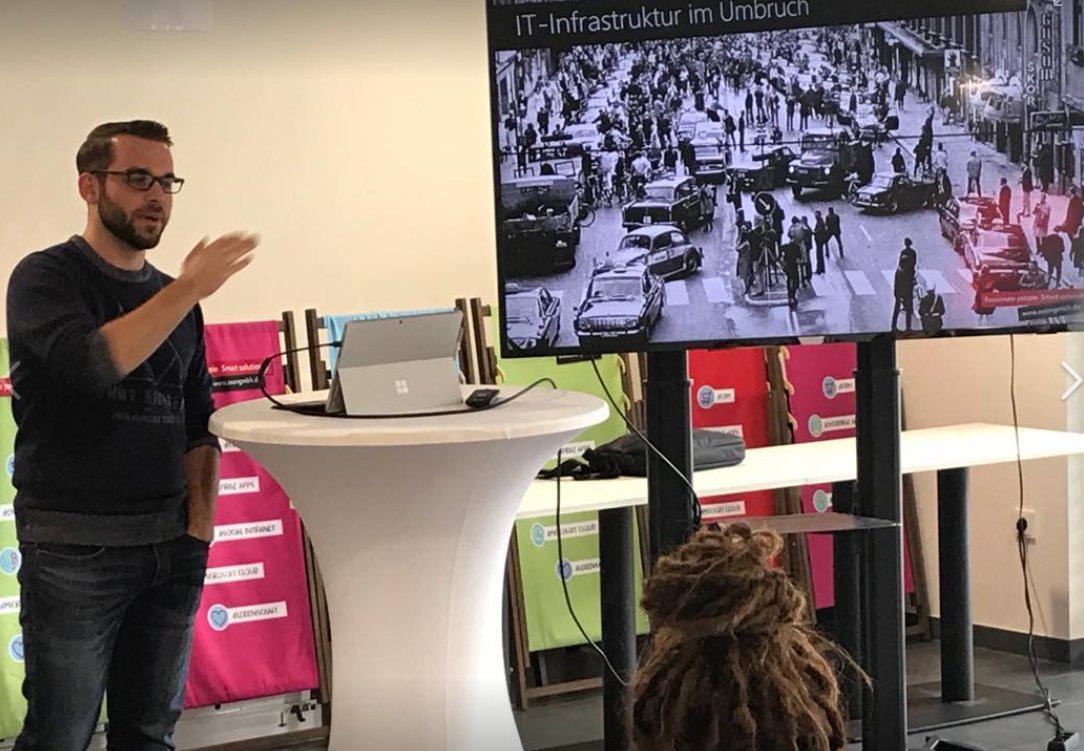 fellowmind_de's tweet photo. #IT-#Infrastruktur im #Wandel! Heute bei #aXonChillamGrill: Unser #CloudScout Florian berichtet über die Mehrwerte der #Cloud. Alles über Microsoft #Azure, #Cloud, #hybrid ,#intelligent, #CommonDataModel in der internen #Schulung bei #leckerEssen. #passinatepeople @MSPartnerDE https://t.co/uowsebHbUK