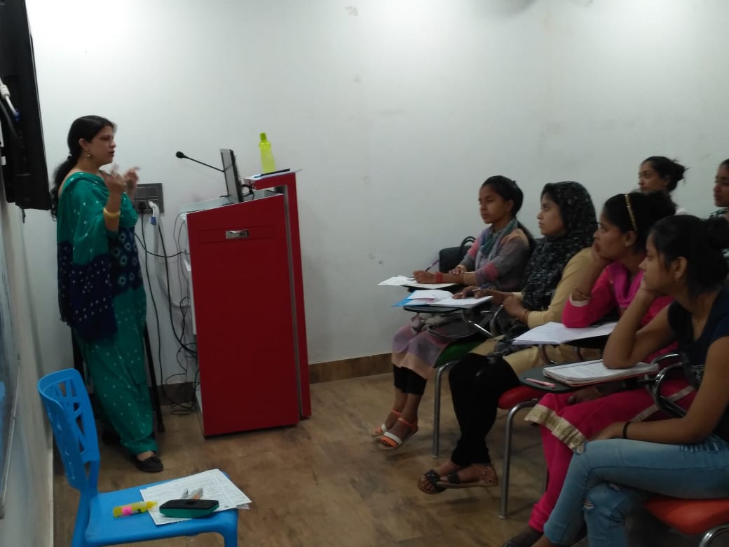 nips_edu's tweet image. Live technical session for #DataEntryOperations on OS (Operating System) by @nips_edu Expert Deepika Kannan Under Guidance by Rajni Bhasin (General Manager), Co partners Manas Foundation.