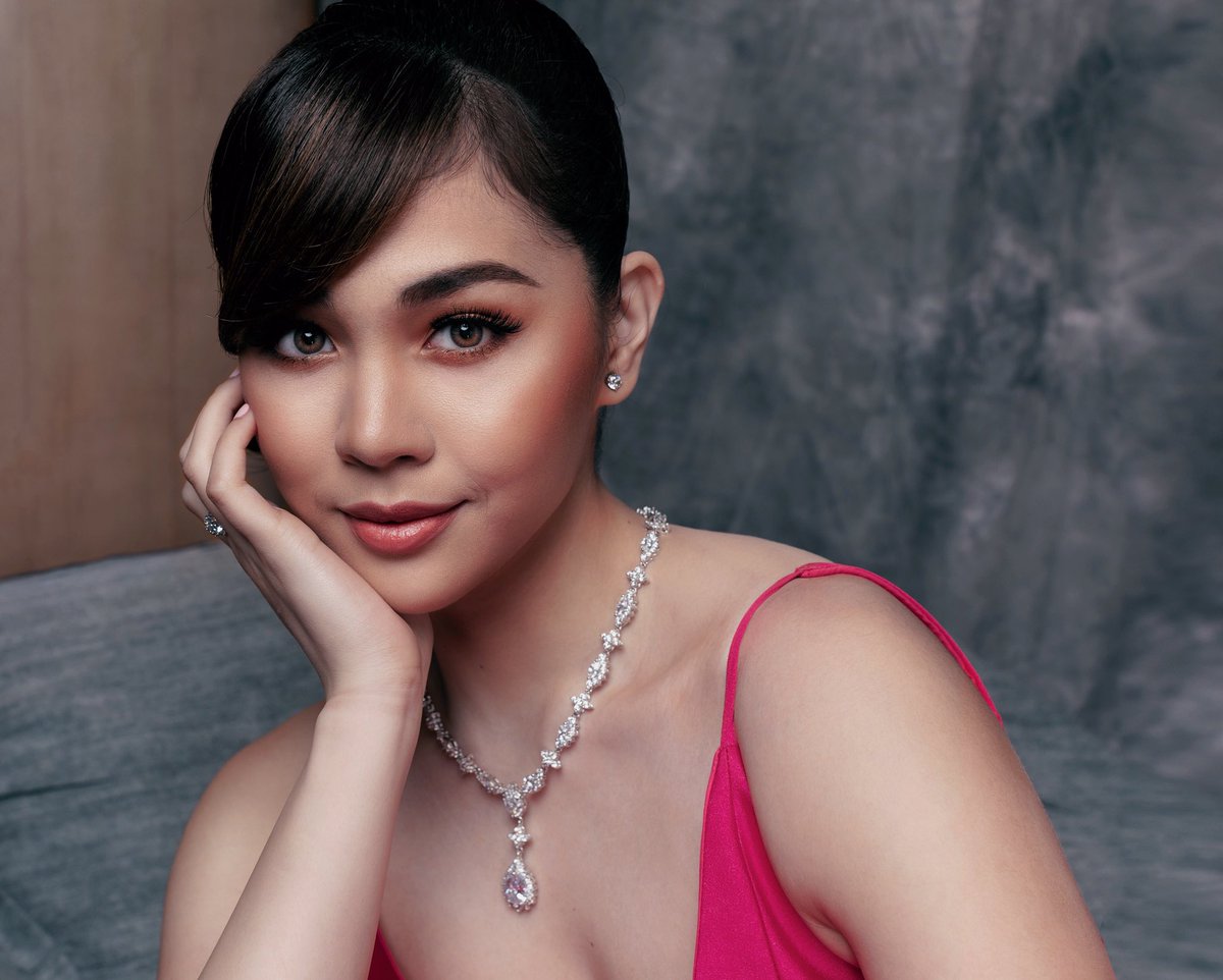 It’s that time of the year–
look inspired by my forever style icon, Audrey Hepburn. #ABSCBNBall2018