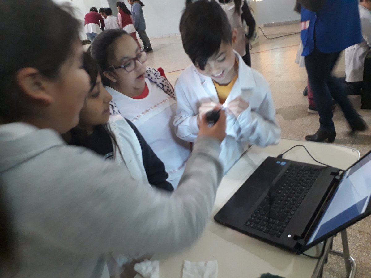 CienciaTChubut's tweet photo. #BuenLunes | Hoy una nueva jornada de #CienciaenMovimiento en la Esc. 100 de #Gaima. En esta oportunidad con los chicos de 4°, 5° y 6° año 💡🔭🔎🔬🤖♻️ https://t.co/VWZWmAIEe4
