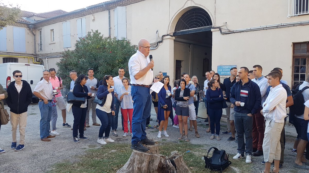 COM6BLB's tweet photo. La communauté défense de Nîmes (état-major #6BLB, #503RT, #4RMAT, #2REI, #GSBdD, établissements interarmées, CSN…) a organisé un rallye pédestre dans les rues du centre-ville visant à renforcer les liens entre ses membres et à découvrir la richesse du patrimoine local🏛➡️ https://t.co/EuV3Gn7my9