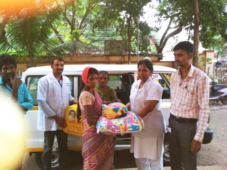 ArogyaAndhra's tweet photo. Safe and hygienic transportation from hospital to home after delivery is very important for the infant's maturity &amp; medical condition and to #ReduceMMR. The #health program #TalliBiddaExpress by the #GoAP ensures a reliable journey with simplified procedures.

#ArogyaAndhra https://t.co/hlRVZP9HgF
