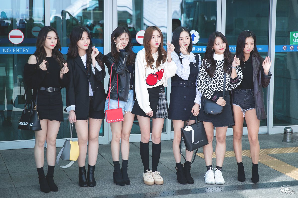 150319_net's tweet photo. 181001 인천공항 #CLC(@CUBECLC) #오승희 #최유진 #장승연 #SORN #장예은 #엘키 #권은빈 https://t.co/KqLqJSmANv https://t.co/zI7wBCxgLe