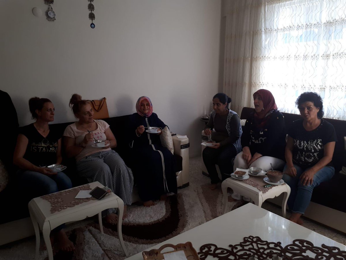 Emsal_Sasmaz33's tweet photo. #YENIŞEHIRAŞKIYLA
#Yenişehir  Dumlupınar Mahallesi Toplantısını Aşure etkinliği yaparak Koordinatörümüz Hatice Doğan ve Mahalle Başkanı Nuriye Balyemez eşliğnde gerçekleştrdik.
Hayırlara vesile olsun.
@lutfielvan @mustafaatas @AKKADINGM @cesimercik @ayselmavioluner @BekirTopcu9 https://t.co/UUyUHbP5nX