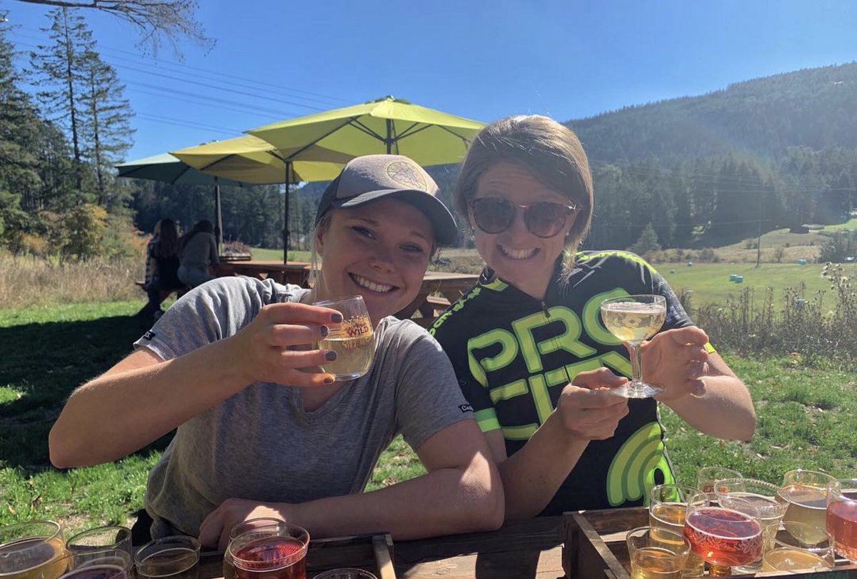 PrimaStrada's tweet photo. 3 days, 4 ferries, 6 cideries, 5 ladies, 0 flat tires &amp; 1 soaking wet tent. Who’s ready for wood-fired pizza?! #cidercyclecircle #postcampingfuel #lovewhereyoulive #explorecowichan #explorevancouverisland https://t.co/U10HGFKJhC