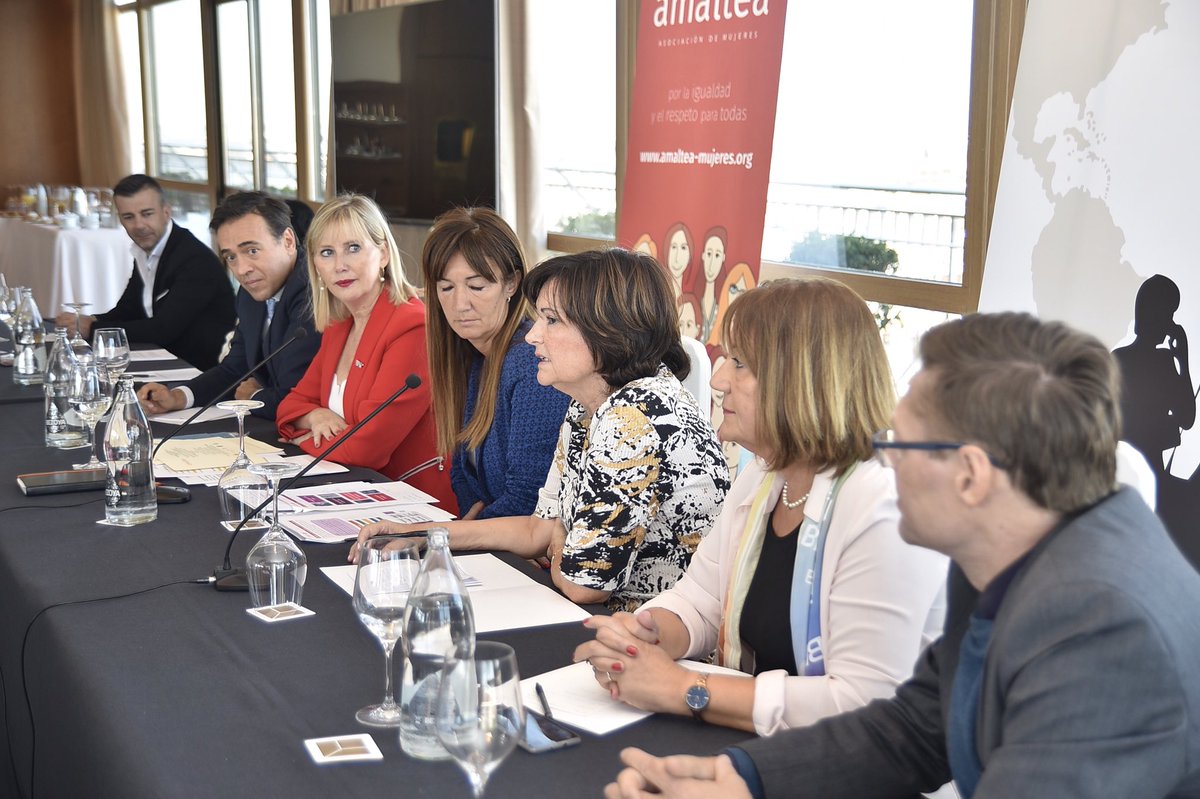 BPW_Madrid's tweet photo. Arranca proyecto #ObjetivoInclusion financiado x #AsejuBingosComunidadMadrid  Una herramienta para empoderar economicamente a victimas de @APRAMP y mujeres en riesgo d exclusión de @Padre__Angel con la plataforma @theGrowbox gracias @AmisPeligrosas @UGTMadrid @CCOOMadrid @_CEIM_ https://t.co/XJ9or1vBm2