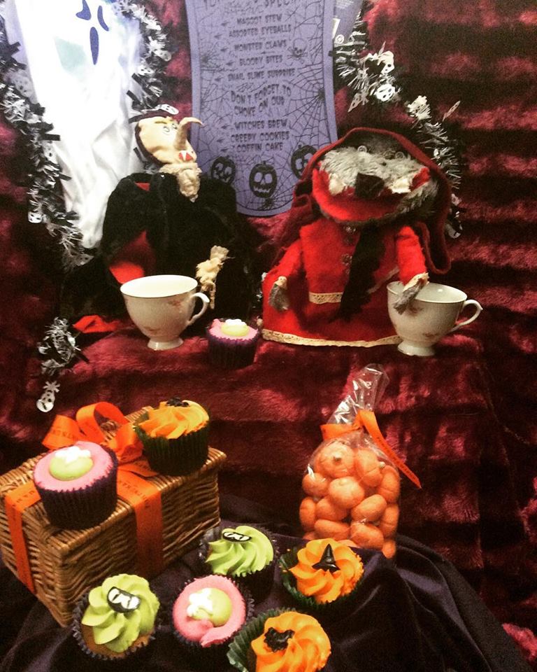 and_clovis's tweet photo. October at last! Our favourite month of the year. And the Halloween countdown starts now! 30 days until Halloween! #halloween #halloweencountdown #clovisandwolfyshalloweencountdown #halloweenvibez #samhain #HappyNewMonth #October1st #octoberbliss https://t.co/PJzxDVMEyJ