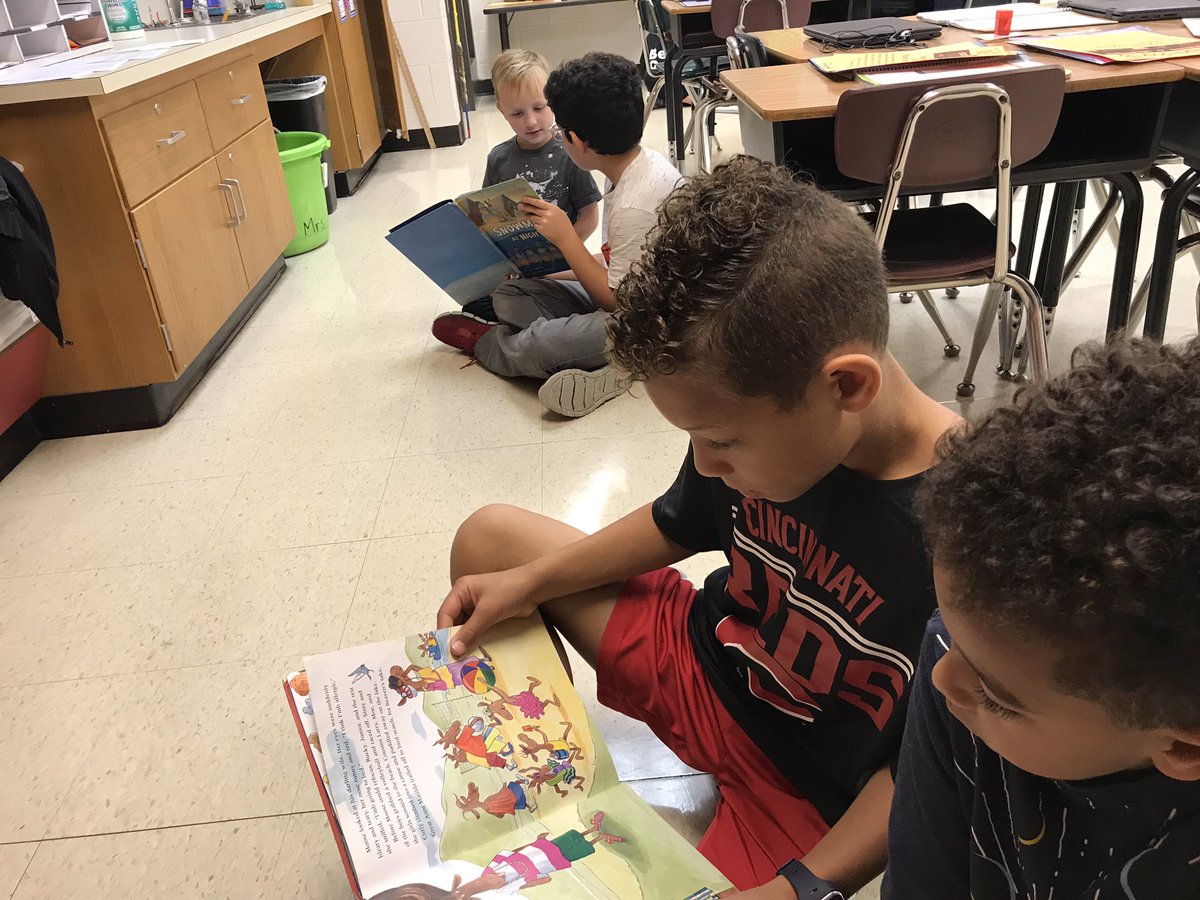 servizzi_teach's tweet photo. Reading Buddies today! We started our morning reading to our Kindergarten buddies from Mrs. Ascherman’s AM class. #mightymustangs #boone2020 #LifeLongLearners @EES_Mustangs @MrsAsCampK https://t.co/hFtVr5LTwY