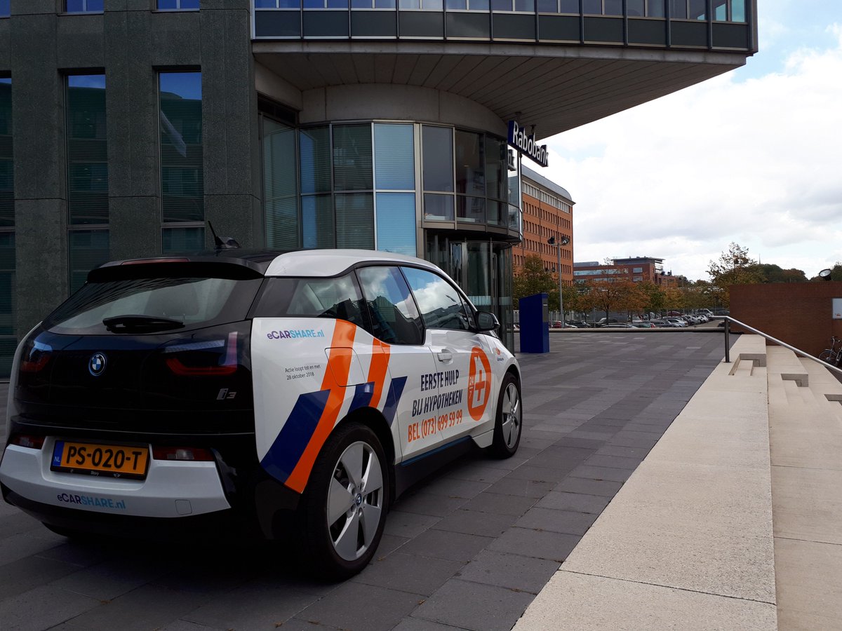 Pkelektrisch's tweet photo. de #deelauto van Paleiskwartier Elektrisch @Pkelektrisch rijdt deze maand in de actiekleuren van @rabodenbosch tijdens de maand van de hypotheek. de Rabobank doet actief mee aan autodelen via @GoodMoovsTweets en #eCarshare https://t.co/xAS87Odx41