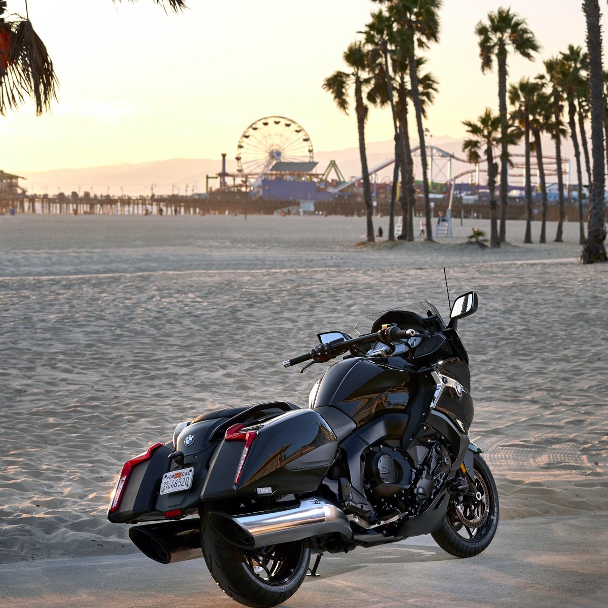 Moto_Alba's tweet photo. RT @BMWMotorrad: The sunsets by the seaside. You step off your trusty #Bagger to admire the view. The smell of the salt water in the air, a sweet reward after a long highway journey. Are you a fan of big wheels? Rotate to: https://t.co/6zMijmWcwC #bmwmo… https://t.co/nAyXZFDz2r