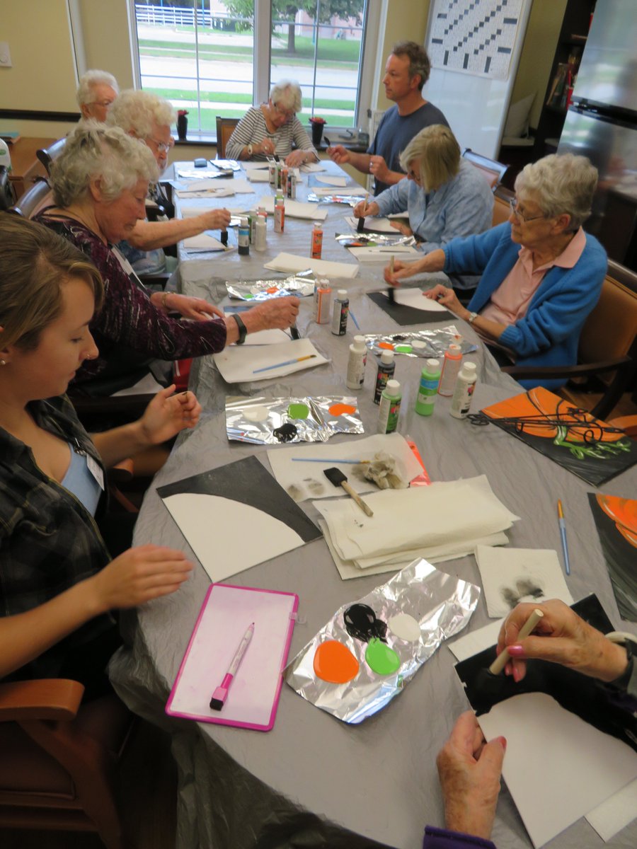 Jarlette's tweet photo. Last week, #LeacockRetirementLodge Residents and #ArtTherapist, Sarah, got into the #Fall spirit! Joined by two Recreation Therpay #Volunteers from @georgiancollege, the group created outstanding work with Sarah's amazing techniques and direction! https://t.co/Jy1kKif1YY