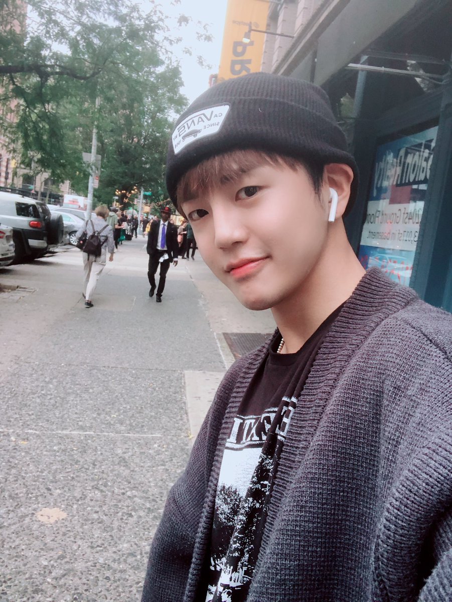 official_ACE7's tweet photo. [#에이스_동훈]
마지막 날 아침 산책🚶🏼‍♂️🌸
뉴옥 안녀엉~💋 https://t.co/TxwoVUtkdW