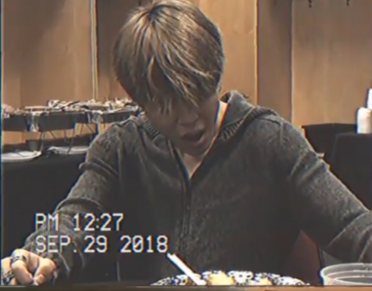 relatablejimin's tweet photo. 3 minutes in the spicy noodle challenge https://t.co/lUCEUP97so