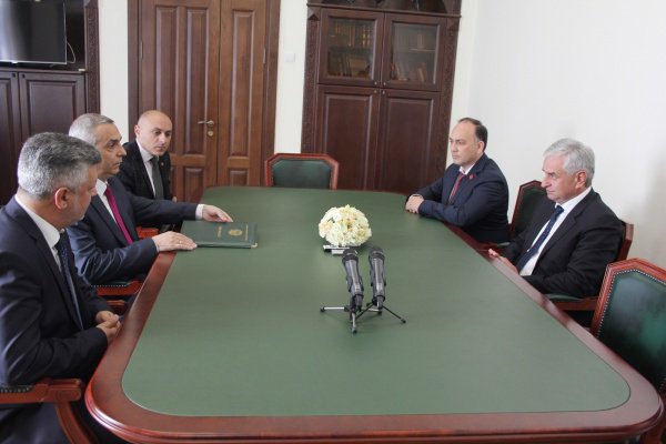 kavkaz_plus's tweet photo. Армянская «арц��хская» делегация в сепаратистском Сухуми как акт агрессии Армении против Грузии
https://t.co/L5aczvpAZw
#новостигрузии #грузия #georgia #азербайджан #карабах  #армения #azerbaijan #karabakh #armenia https://t.co/lSXKD1nkMb